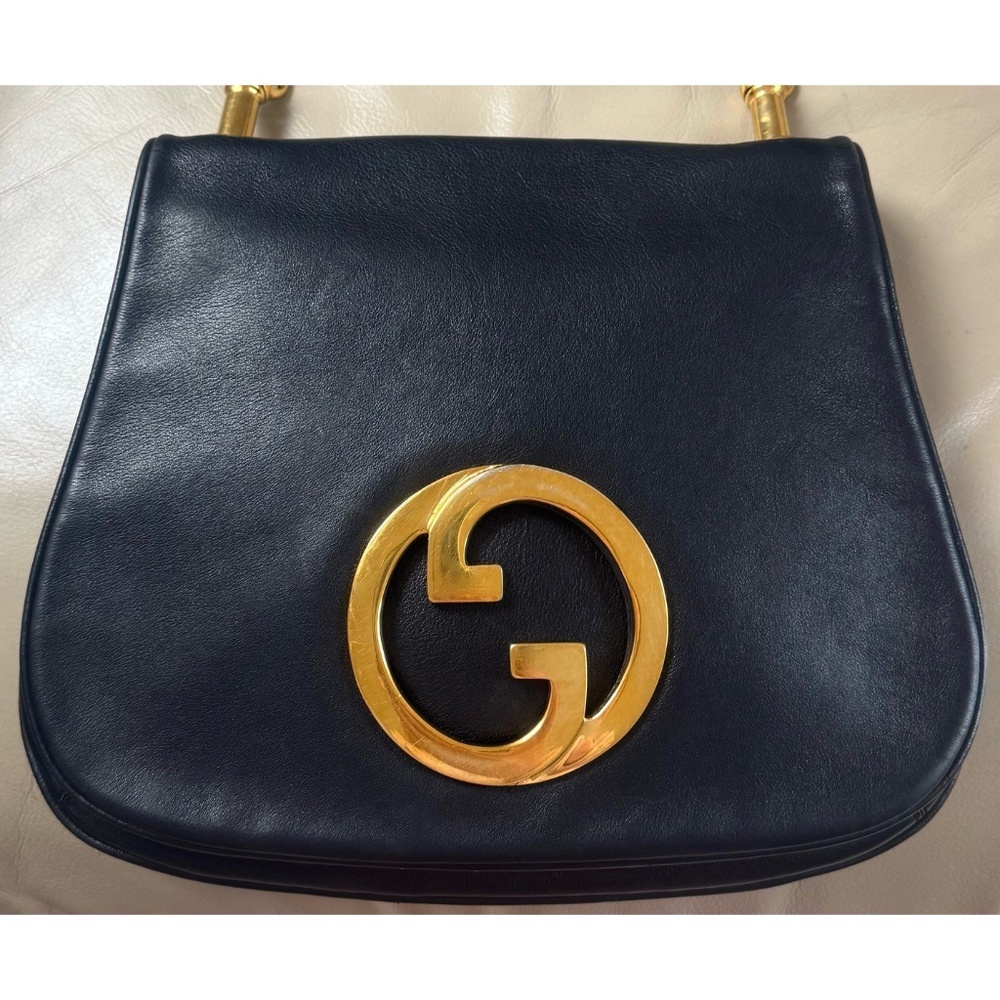 Gucci Black Shoulder Bag with Gold GG Emblem - Picture 2 of 11